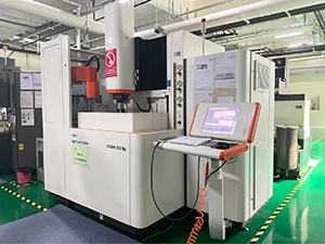 精密放電加工 (EDM)